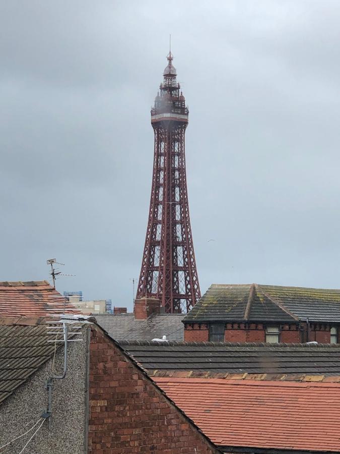 Ultimate Family Guest House Blackpool Exterior photo