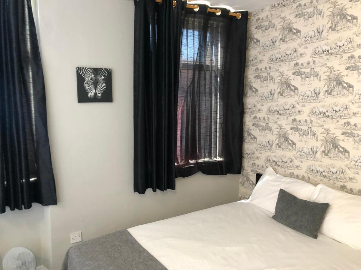 Ultimate Family Guest House Blackpool Exterior photo